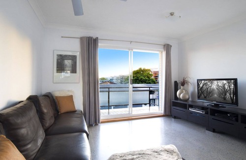Kings Beach Apartment | Kings Crest Unit 9 Kings Beach QLD