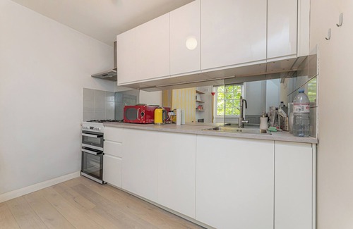 King's Cross Apartment | King’s Cross Charm - Two Bedroom Apartment, Sleeps 4