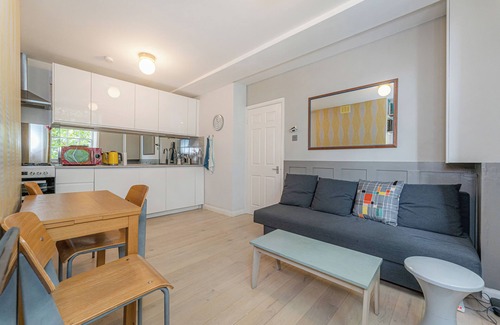King's Cross Apartment | King’s Cross Charm - Two Bedroom Apartment, Sleeps 4