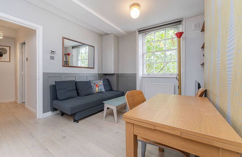 King's Cross Apartment | King’s Cross Charm - Two Bedroom Apartment, Sleeps 4