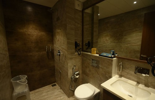 Somnath Hotel | Kings Kraft Tremezzo Inn Somnath
