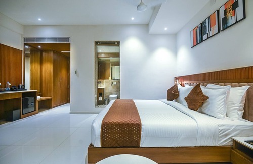 Somnath Hotel | Kings Kraft Tremezzo Inn Somnath