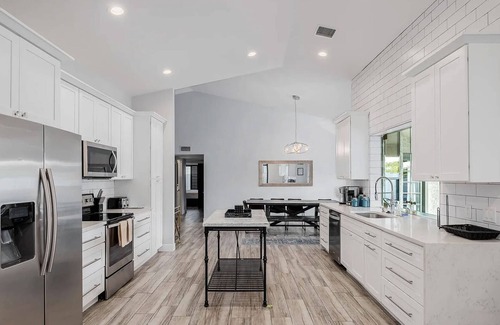 Paradise Valley Village House | Kings Villa Summary: