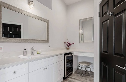 Paradise Valley Village House | Kings Villa Summary: