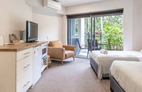 Kingscliff Apartment | Kingscliff Salt Beach Resort Cosy Hotel Room guest plunge pool garden setting