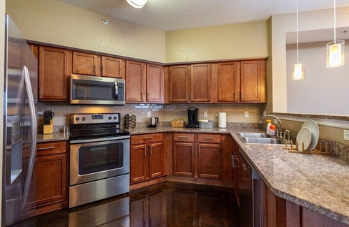 Channel District Apartment | Kingside ★ Channelside | 55 & 43” TV | Pool + Wifi