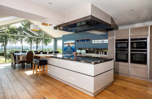 Compton Martin House | Kingsley Lake View & Paddocks - A group retreat with hot tubs, sports bars & spectacular lake views