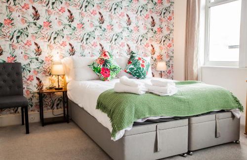 Canbury Apartment | Kingston Central Garden House with Free Parking