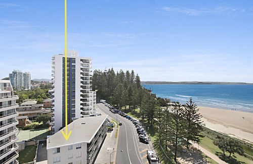Coolangatta Apartment | Kingston Court Unit 11 Right on the beach in Rainbow Bay Coolangatta