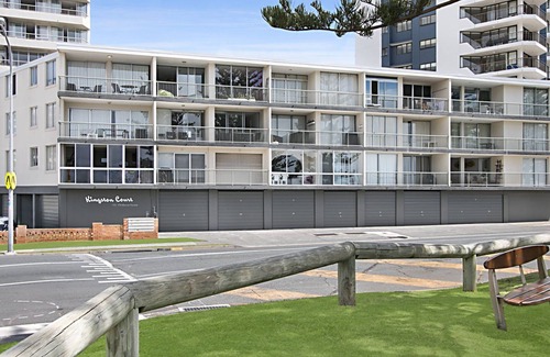 Coolangatta Apartment | Kingston Court Unit 11 Right on the beach in Rainbow Bay Coolangatta
