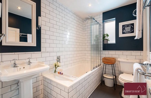 Canbury House | Kingston on Thames, 3 Bedroom House w/ Garden