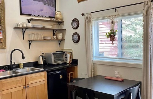 River West House | Kingston Kottage, Bend's popular Westside neighborhood