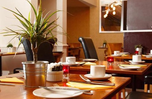 Coombe Hill Hotel | Kingston Lodge Hotel