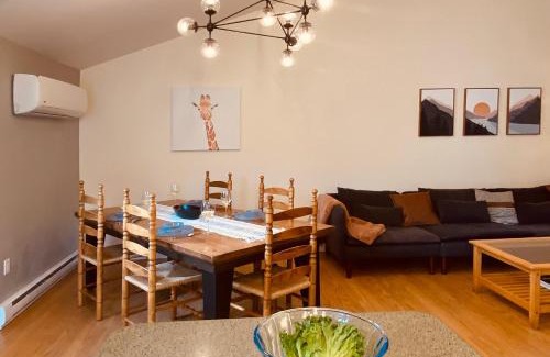 Inner Harbour Apartment | KingstonStays The Neighbourhood, Expansive loft, free parking
