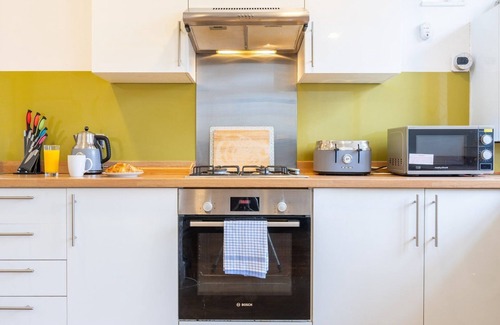 Newport Apartment | Kingsway Square by Tŷ SA