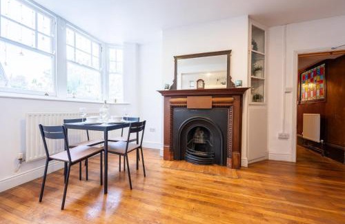 Newport Apartment | Kingsway Square by Tŷ SA