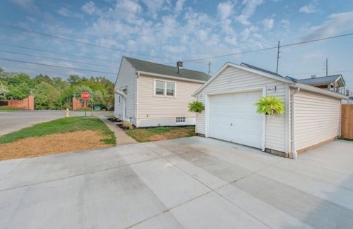 Mansfield Cottage | Kingwood Cottage, a beautiful 2-bedroom cottage across from Kingwood