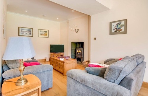Creetown Cottage | Kinnen Cottage - a cottage that sleeps 4 guests in 2 bedrooms