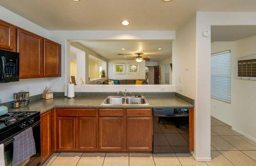 Tucson House | KINO/Sleeps 8/4 BR/2 BA/Garage/Fenced