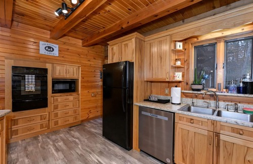 Kinsman Cabin | Kinsman Cabin in the woods on 60 acres w/Hot Tub