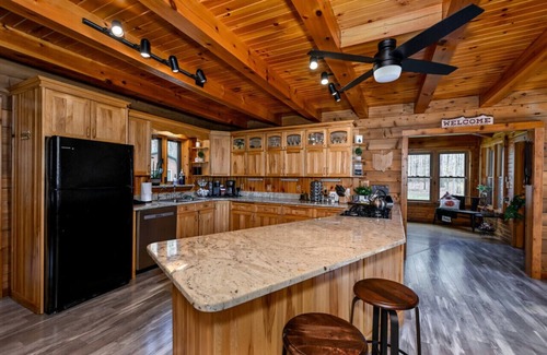 Kinsman Cabin | Kinsman Cabin in the woods on 60 acres w/Hot Tub