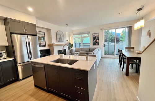 East Kootenay House | Kinsmen Beach Casa in Invermere!