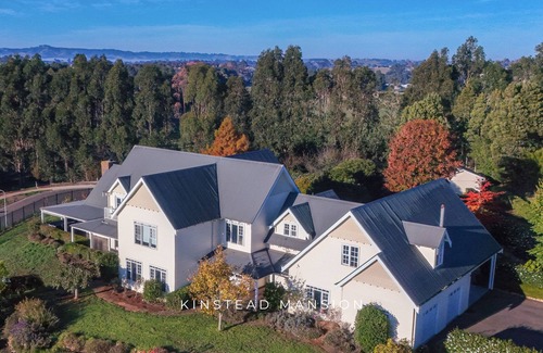 Warragul House | Kinstead Mansion - Modern escape for up to 21 guests 1 hour away from Melbourne!