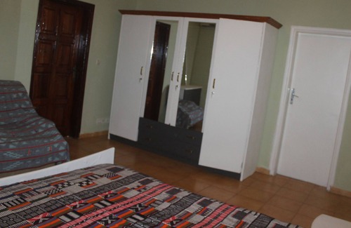 Conakry Villa | Kipe Dadia Situated in Conakry, provides a garden and terrace. Located around 1.