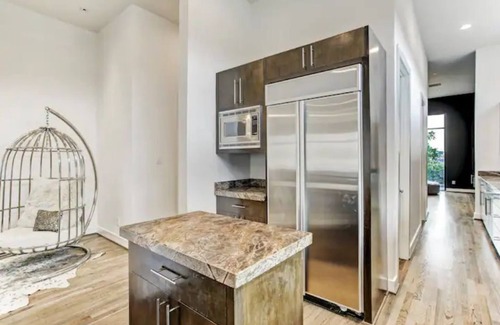 West University Place House | Kirby Haus · Modern Luxury · West U· RiceVillage · sleeps16 ·3900sqft