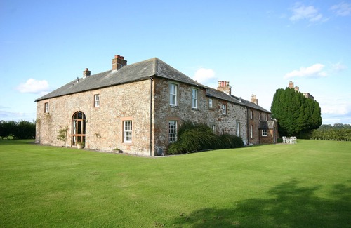 Carlisle House | Kirkandrews House. Sleeps 13 in 7 Bedrooms, 5 Bathrooms. Pets allowed