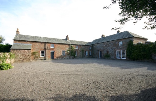 Carlisle House | Kirkandrews House. Sleeps 13 in 7 Bedrooms, 5 Bathrooms. Pets allowed