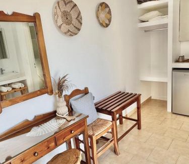 Paros Apartment | Kirki Rooms on the Hill