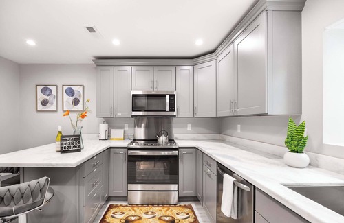 North Rose Hill House | Kirkland Home with 2 Queen Beds - Totem Lake Village