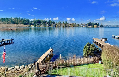 Lakeview House | Kirkland Lake House - Private Dock on Lake Washington near downtown bellevue!