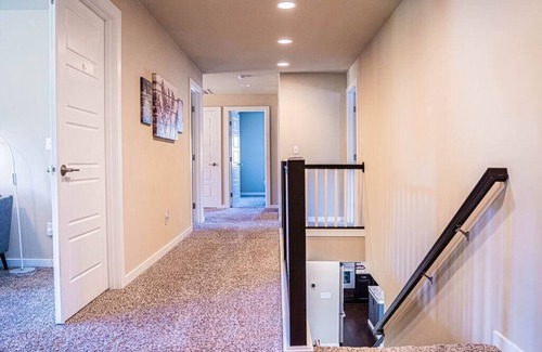 North Rose Hill House | Kirkland Luxury Tranquil Retreat 7BR w/Office