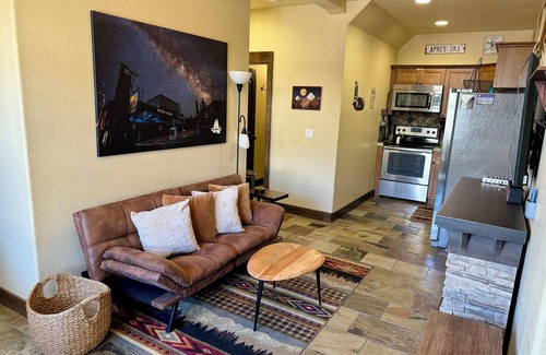 Kirkwood Cottage | Kirkwood Mountainside Cottage with Deck, Walk to Lifts!