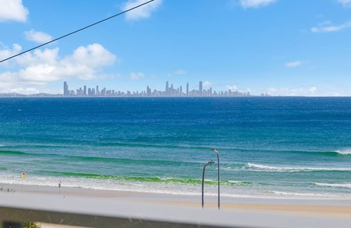 Coolangatta Apartment | Kirra Gardens Unit 11 On Kirra Beachfront with ocean views and Wi-Fi included