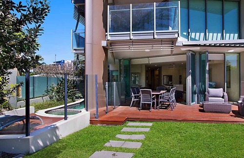 Bilinga Apartment | Kirra Wave 102 - Luxury beachfront at North Kirra - Min. 3 night stays!
