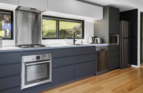 Goughs Bay House | Kirribilli: 2 BR, 1.5 BA House in Goughs Bay, Sleeps 4