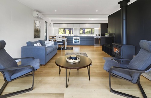 Goughs Bay House | Kirribilli: 2 BR, 1.5 BA House in Goughs Bay, Sleeps 4