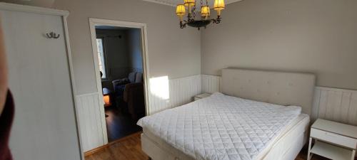 Hameenlinna Apartment | Kirstulan Kartanon päärakennuksen upea päätyhuoneisto