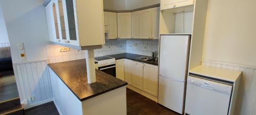 Hameenlinna Apartment | Kirstulan Kartanon päärakennuksen upea päätyhuoneisto