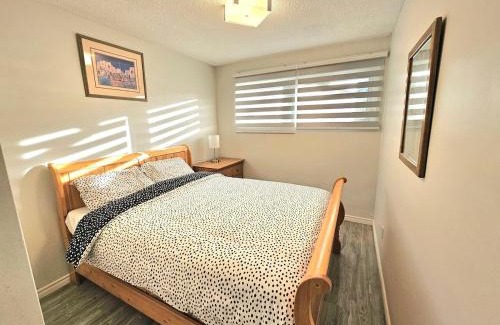 Jasper Place House | Kirvia's retreat 8 minutes to WEM