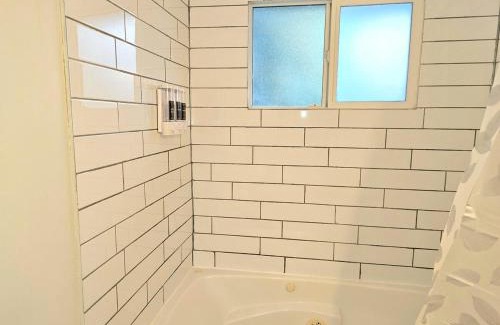 Jasper Place House | Kirvia's retreat 8 minutes to WEM