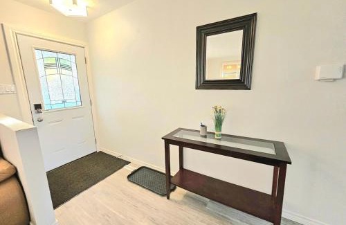Jasper Place House | Kirvia's retreat 8 minutes to WEM