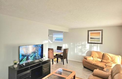 Jasper Place House | Kirvia's retreat 8 minutes to WEM