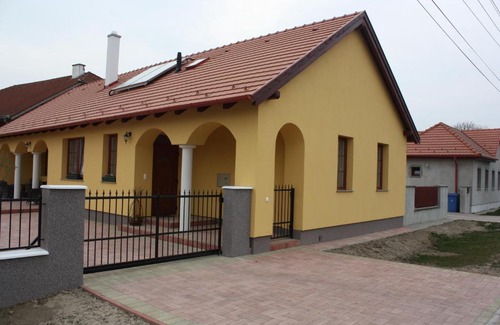 Rajka House | Kiserdő Vendégház
