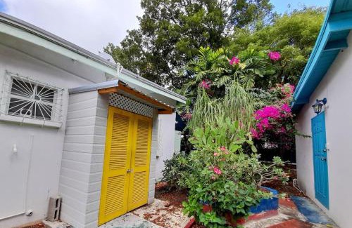 Maxwell House | Kismet Garden Cottages - Dover Beach