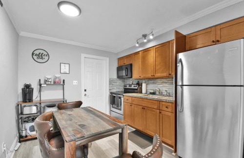 River Oaks Apartment | Kismet Haven
