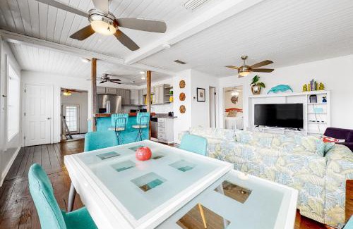 Laguna Beach House | Kissing Palms